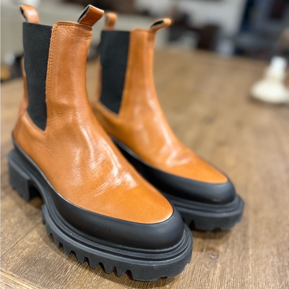 All Saints Leather Interior - Picture 2 of 7